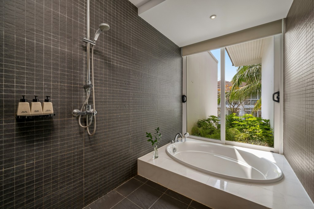 Walk-In Shower Installation Process in Orlando, FL