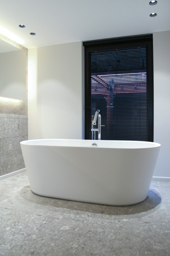 What Is a Bathtub Surround in Orlando, FL?