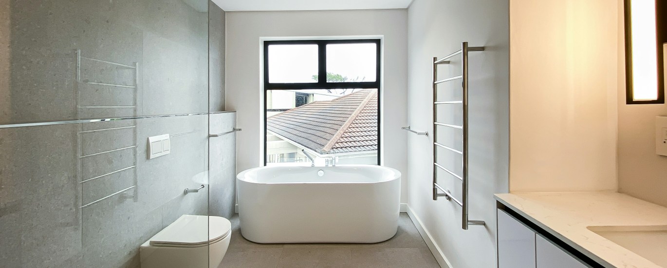 bathtub refinishing vs replacement